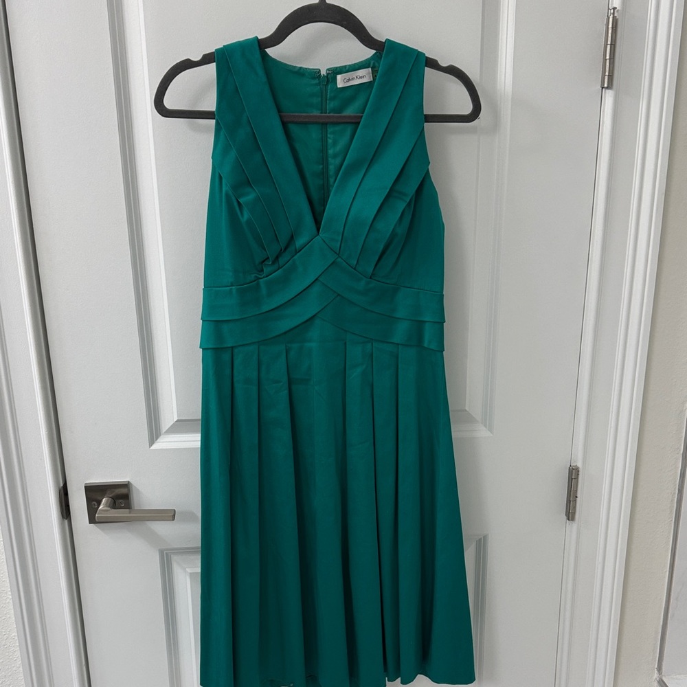 Calvin Klein Green Ruched Midi Dress V-neck Sleeveless Cocktail - Size 4